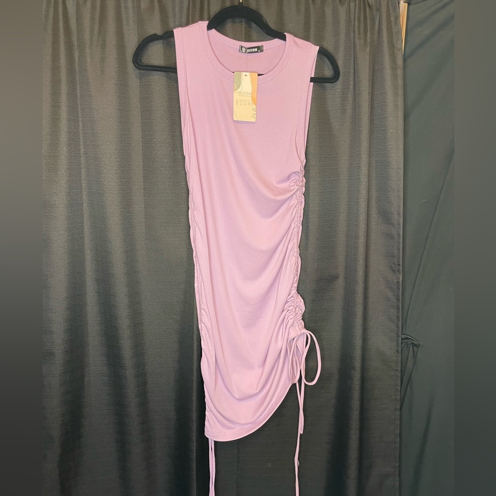 Ribbed, ruched midi dress.
